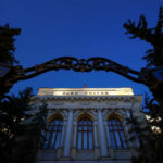 Poutine bloque le transfert de devises vers l’étranger